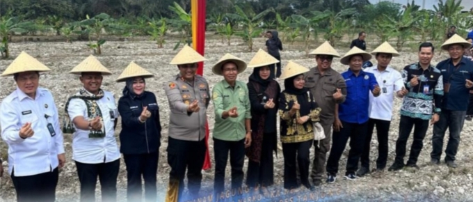 Ketua DPRD Hj. Zilawati, S.H Ikut Program Akselerasi Menteri Impas dan Ketahanan Pangan Menanam Jagung Hibrida di Lapas Kelas IIB