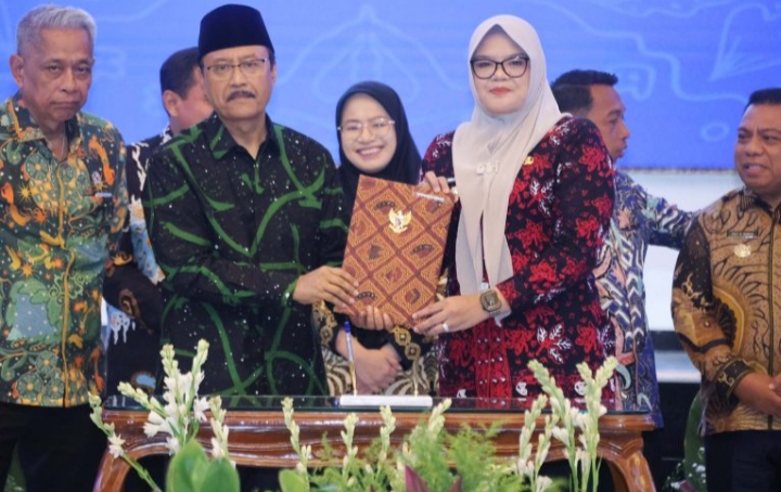 Bupati Tanjab Timur Tandatangani Perjanjian Pinjam Pakai untuk Dukung Sekolah Rakyat