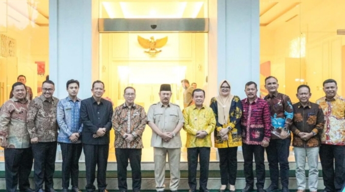 Bupati Tanjab Timur Dampingi Gubernur Jambi dalam Rangka Audiensi dengan Menteri PPN/BAPPENAS