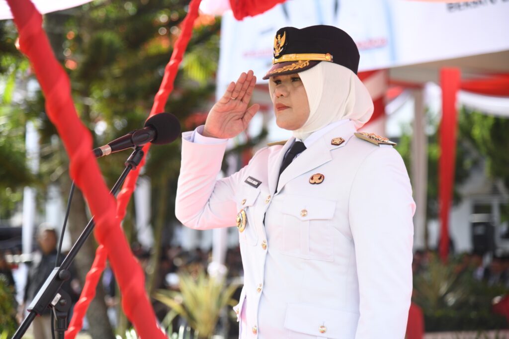 Sejarah Baru Bupati Tanjabtim Hj Dillah Hikmah Sari Pimpin Upacara Peringatan HUT RI Ke- 80 Semua Petugas Utama Perempuan