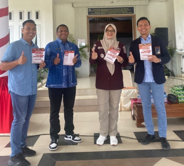 Bupati Tanjabtim Hj Dillah Hikmah Sari bersama Manager PLN ULP Muara Sabak sosialisasi program Energi Kemerdekaan